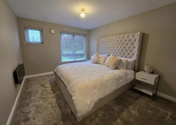 New 2 Bedroom Appartment In Manchester - Stretford - Old Trafford Close To Football-Cricket Ground & City Centre