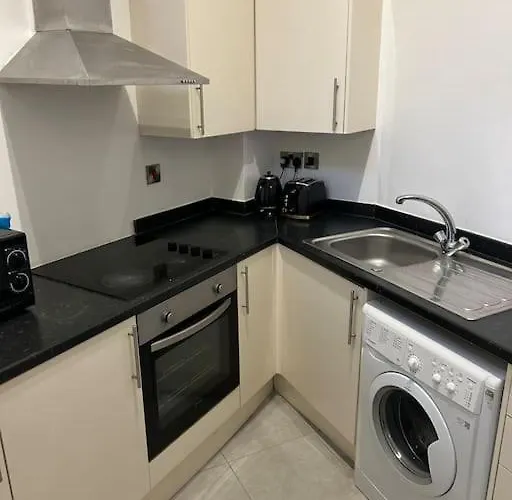 Modern 1 Bed Apartment In Salford