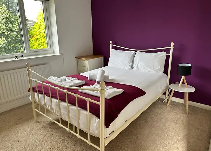 Manchester 2 Bedroom House With Garden
