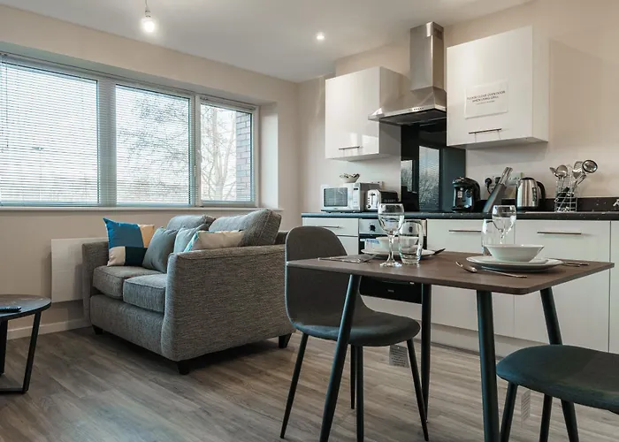 Modern Manchester Apartment, Free Parking For Two, Smart Tvs, Central Location
