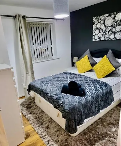 The Stylish Apartment With Free Parking