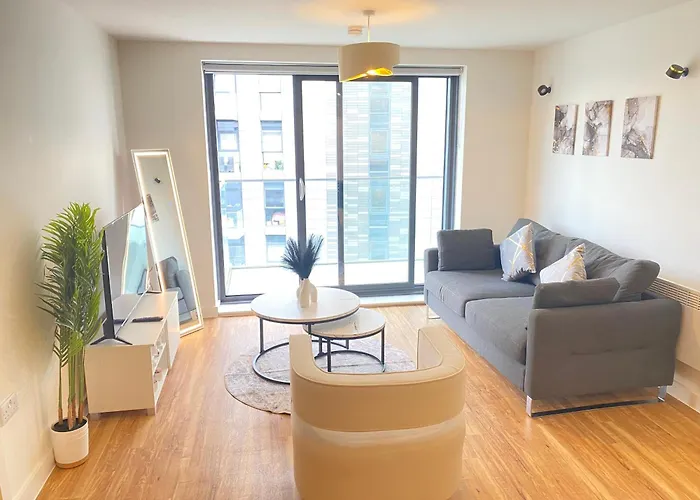Luxury 2-Bed High-Rise In Manchester With Parking