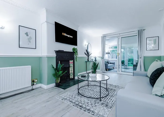 New! 4-Bed Home In Manchester By 53 Degrees Property, Ideal For Business & Long Term Contractor Stays, Sleeps 10!