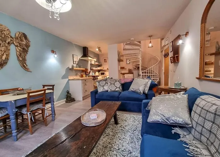 Stunning Luxury Vintage Duplex With Parking