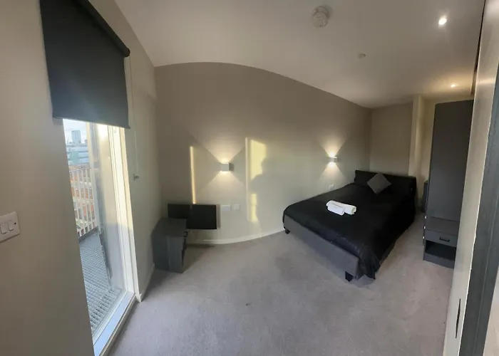 2Br-2Ensuite-Balcony-Cityview-Parking-Central