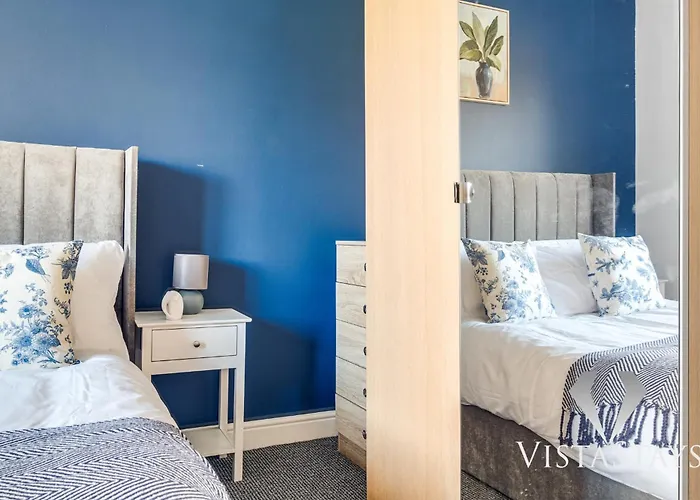 Modern 4 Bed Near Manchester City Centre With Pool Table And Free Parking By Vista Stays Short Lets