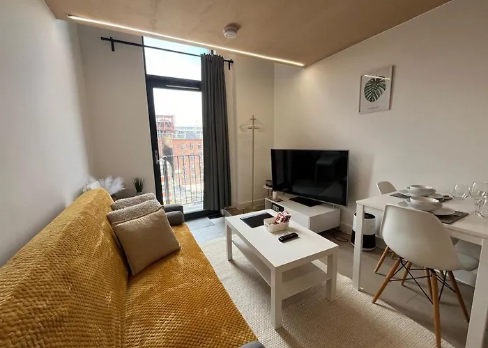 Modern 1-Bed Duplex+Balcony