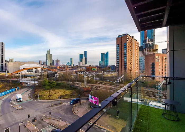 Free Parking, City Centre 3Bed Apartment, Balcony With Amazing Views, Sleeps 6