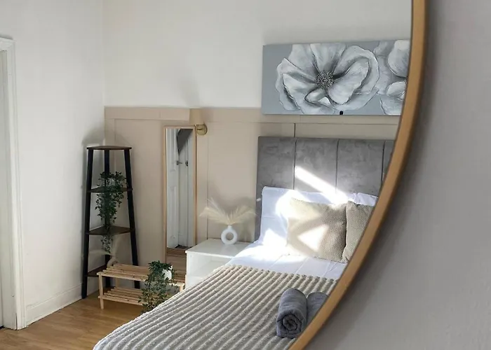 Modern Townhouse-Free Parking-Game Room-W-Ifi