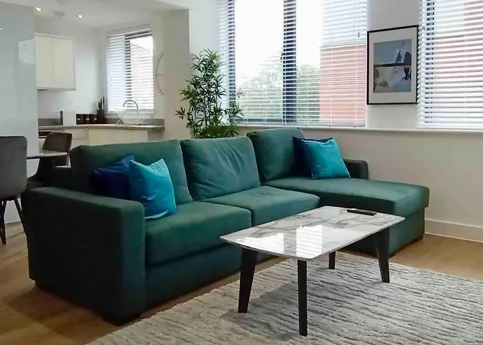 Luxury 2 Bed 2 Bath Flat Near Old Trafford