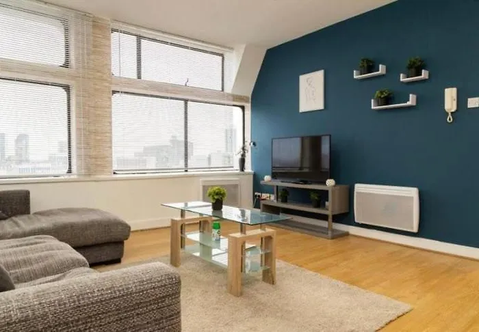 High-Floor 2Br In City Heart