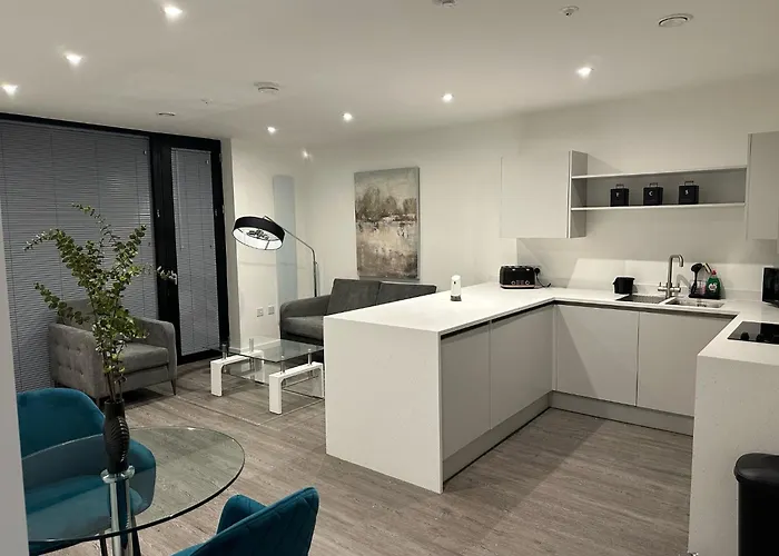 Luxury 1 Bed Apartment Near Victoria