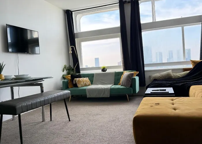Opulent Skyline Stays