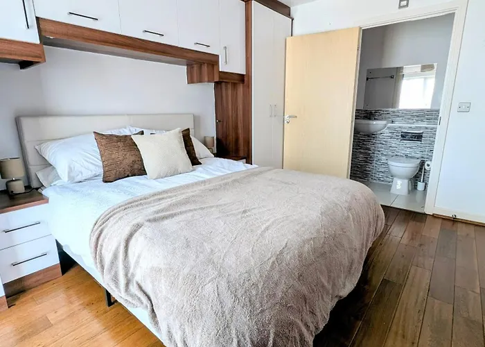 Modern Townhouse Near Coop Live Etihad