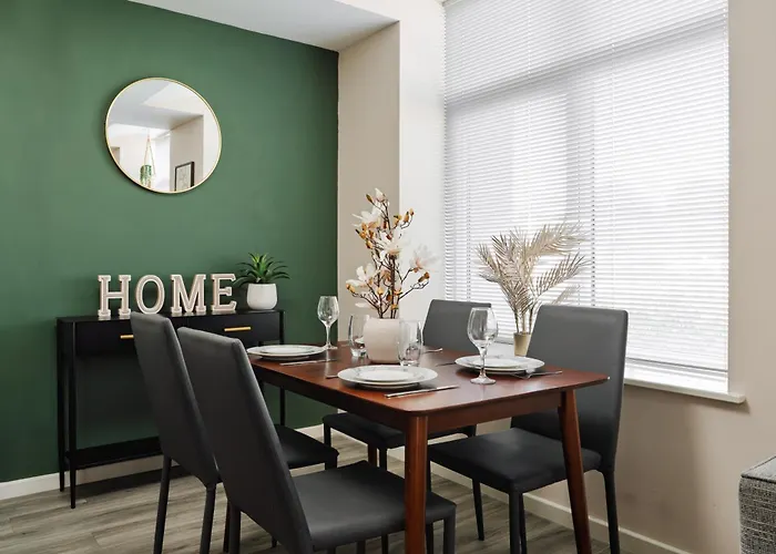 Central Apartment With 2 Parking Spaces!