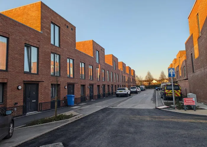 Cosy Room Salford, Manchester - 90Secs To Bus Stop & Convenience Store