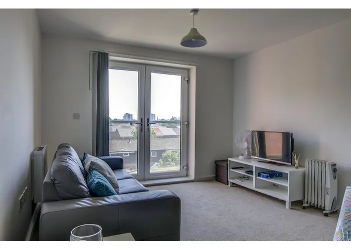 Large, Spacious And Modern Apt For 4 In Manchester