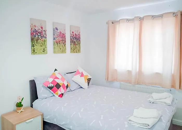 Airport Lounge - 3 Bed - 6 Persons