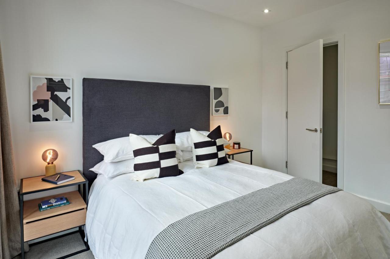 Media By Charles Hope Apartment *