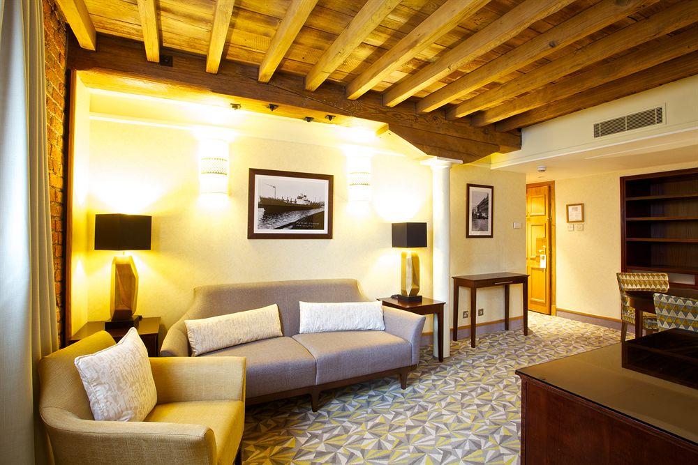 Marriott Victoria & 4*