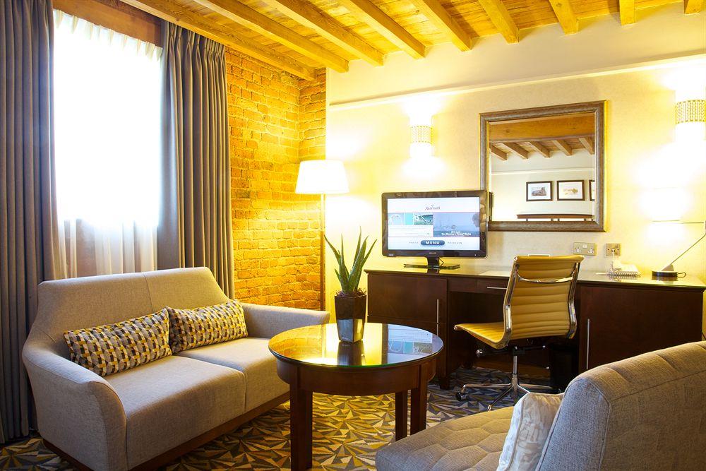 Marriott Victoria & 4*