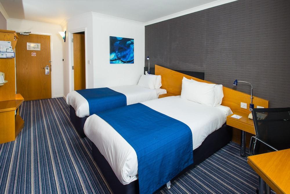 Express East By Ihg Hotel 3*