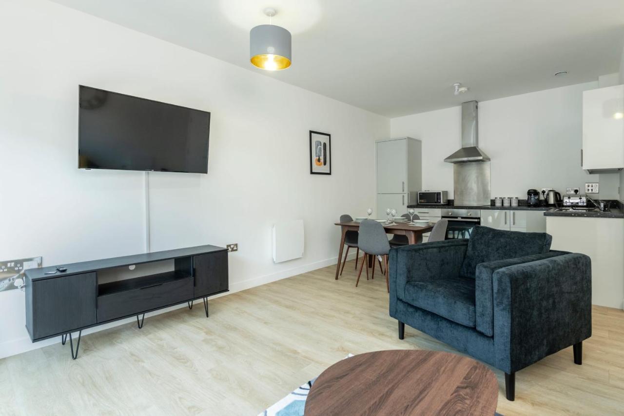 Modern Near New Islington - *