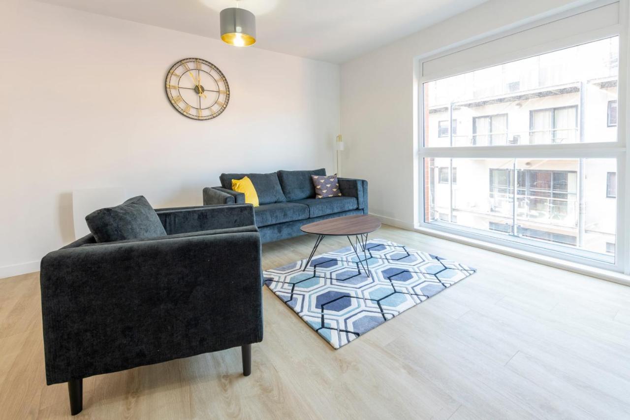 Modern Near New Islington -