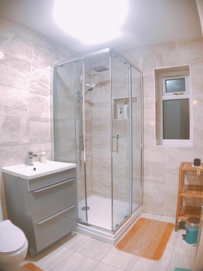 Comfortable Double Bedroom Lovely Apartment *