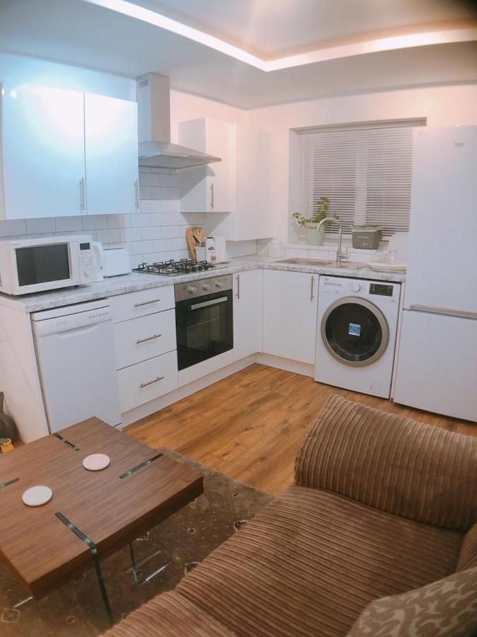 Comfortable Double Bedroom Lovely Apartment *