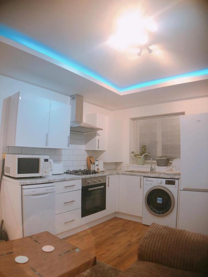 Apartment Comfortable Double Bedroom Lovely *