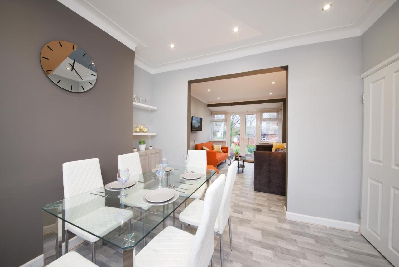 Beautiful Cozy With Free Parking Holiday home Manchester