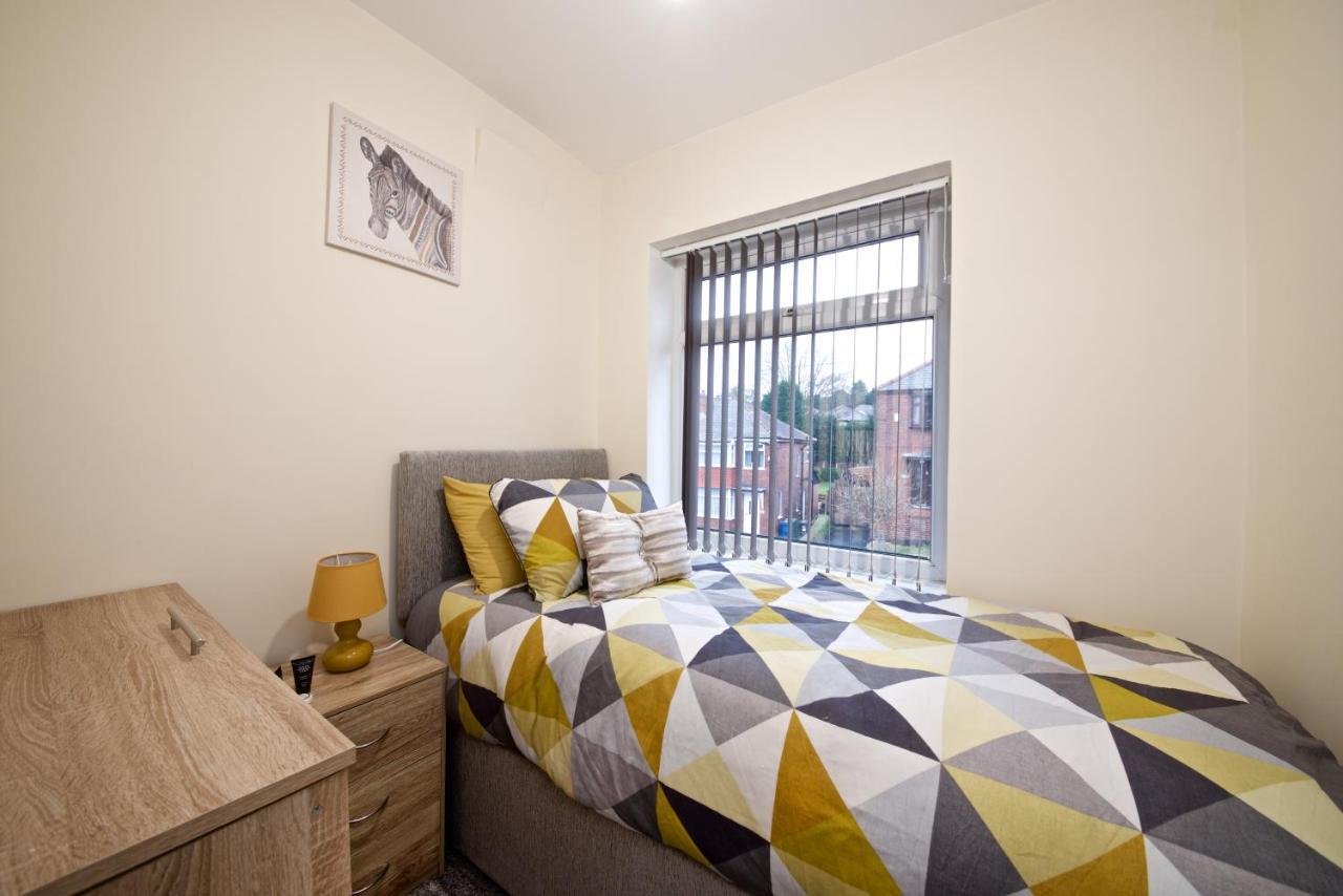 Beautiful Cozy With Free Parking Holiday home Manchester