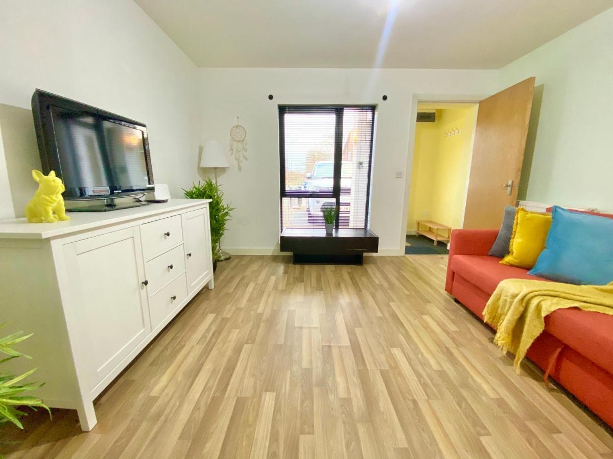 Spacious 5 Bed Townhouse Manchester, Salford Qauys - Two Bedroom With Parking Apartment Manchester