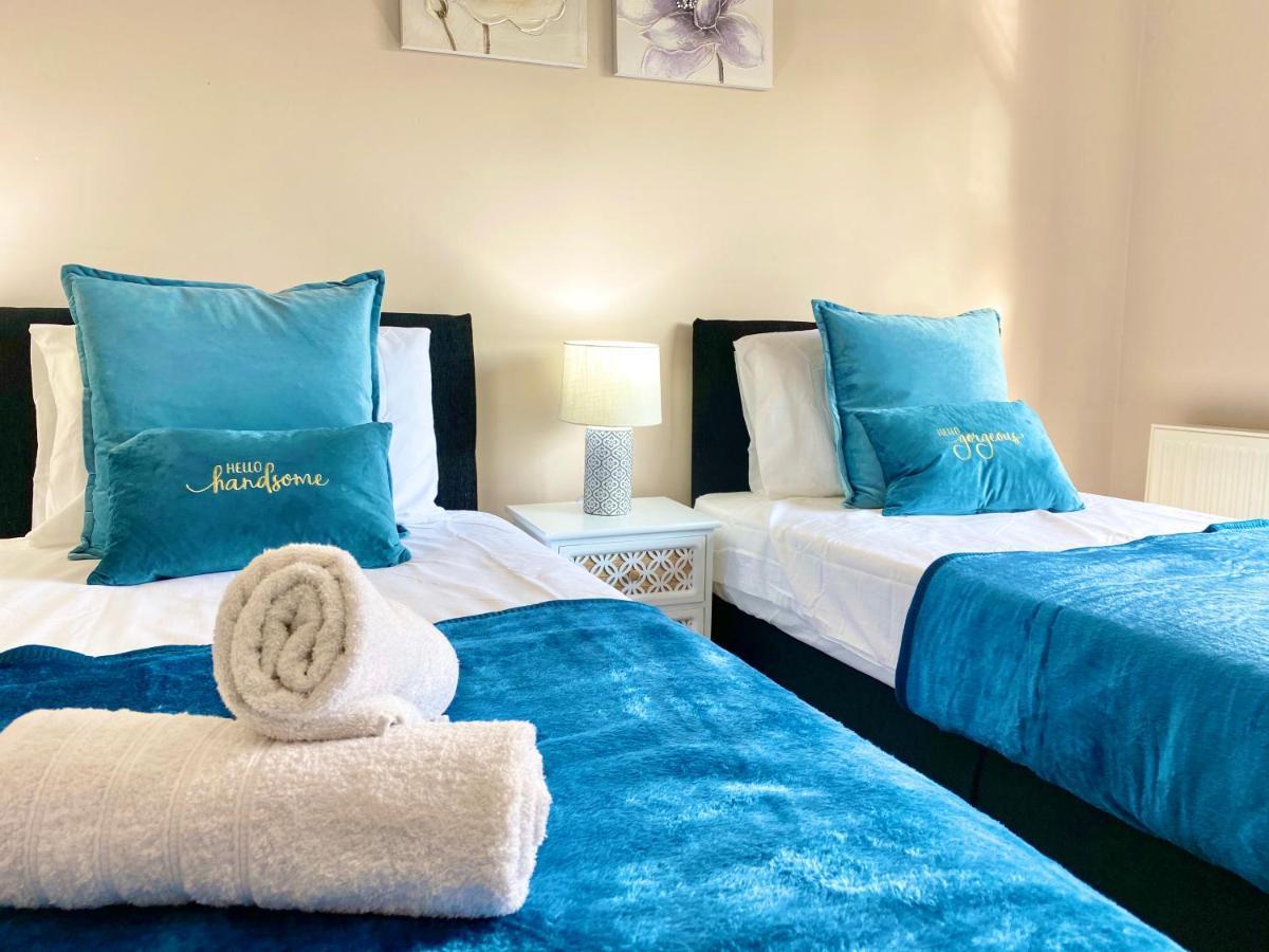 Spacious 5 Bed Townhouse Manchester, Salford Qauys - Two Bedroom With Parking Apartment