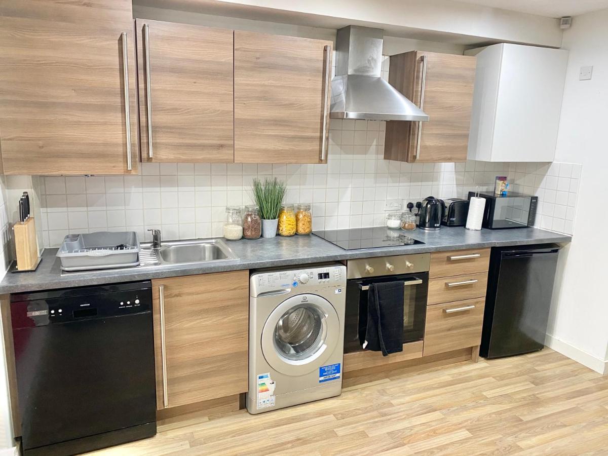 Spacious 5 Bed Townhouse Manchester, Salford Qauys - Two Bedroom With Parking