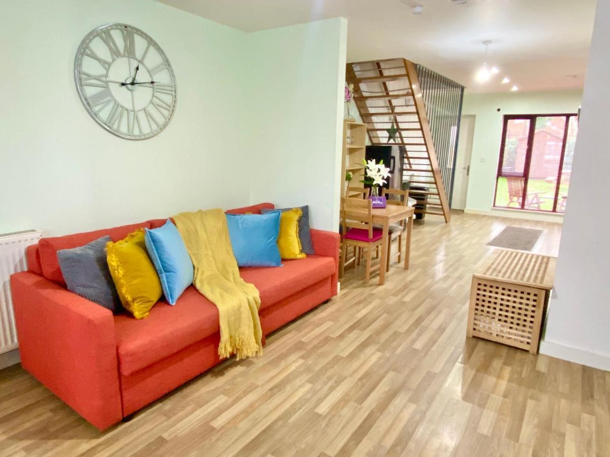 Spacious 5 Bed Townhouse Manchester, Salford Qauys - Two Bedroom With Parking * Manchester