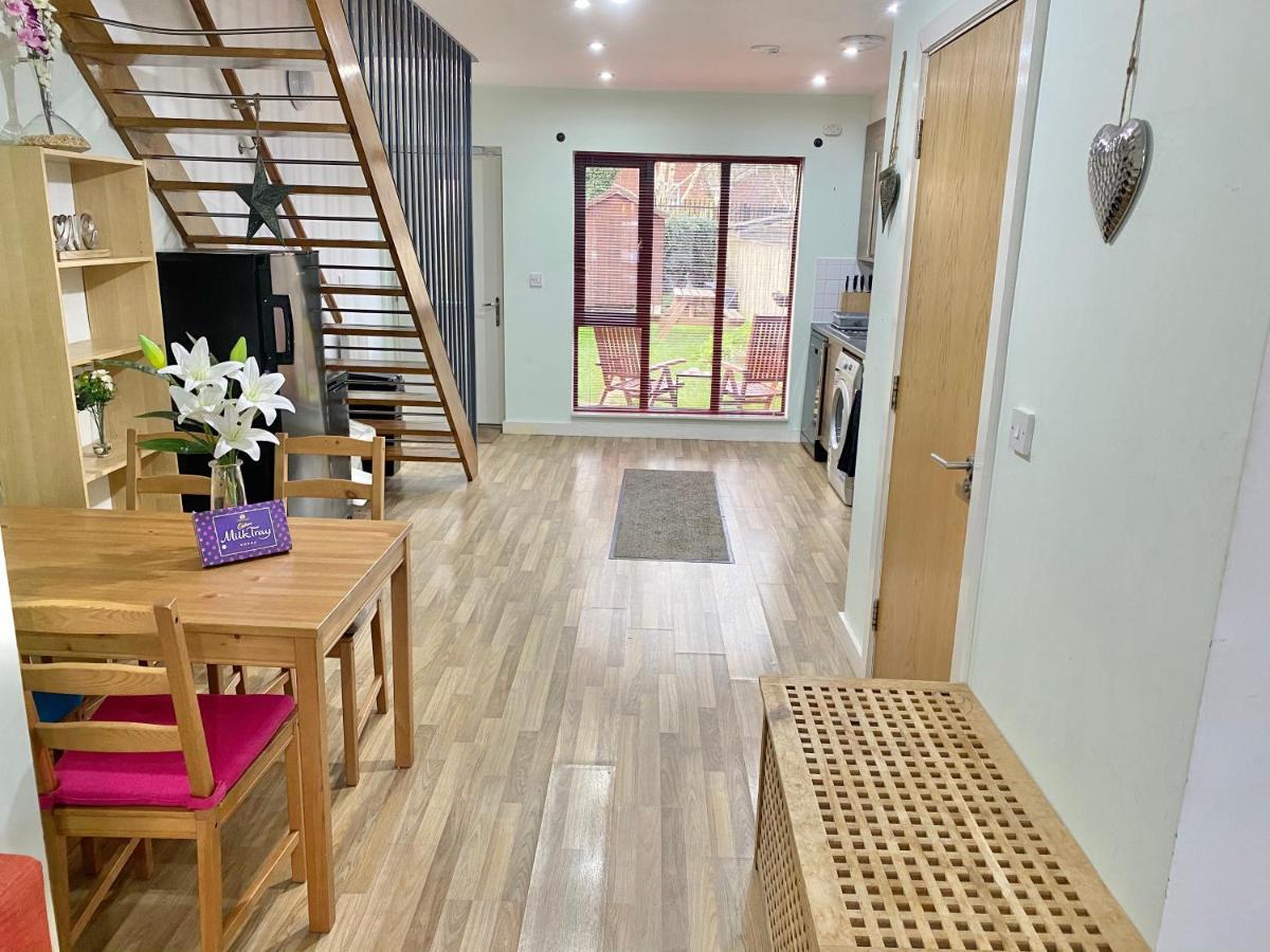 Spacious 5 Bed Townhouse Manchester, Salford Qauys - Two Bedroom With Parking Apartment Manchester