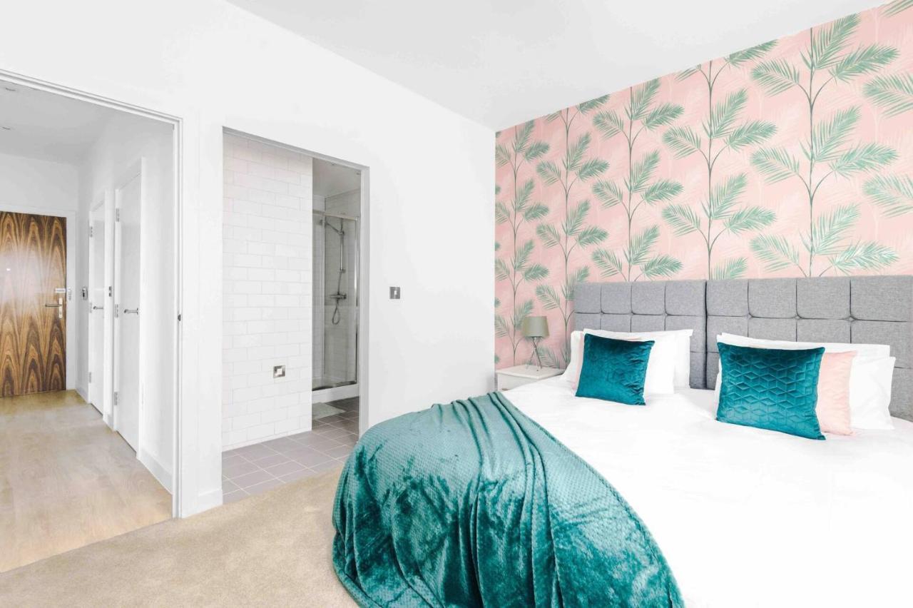 Apartment 2 Bedroom Hosted By Mcr Dens