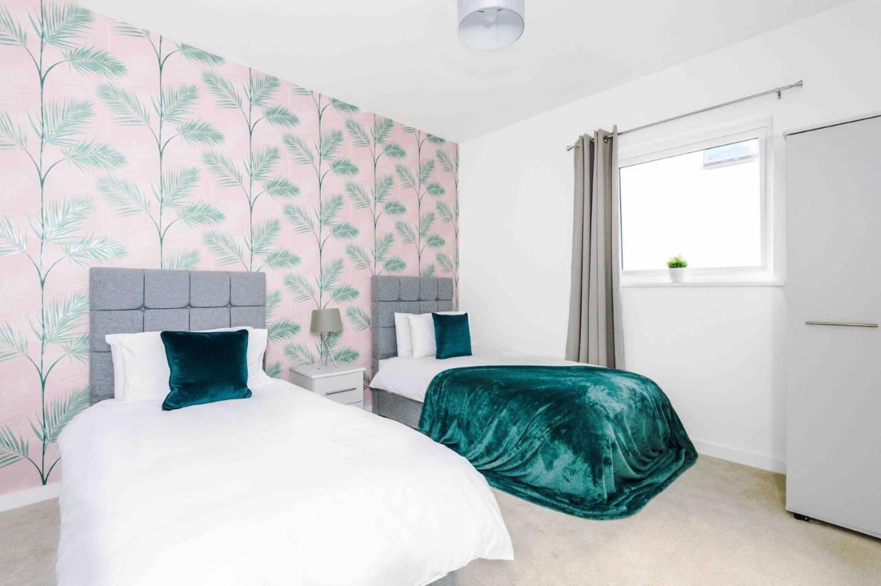 2 Bedroom Hosted By Mcr Dens Apartment