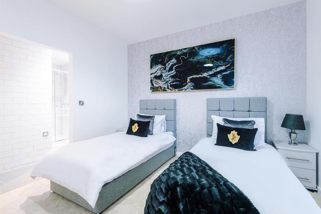 2 Bedroom Hosted By Mcr Dens Apartment Manchester