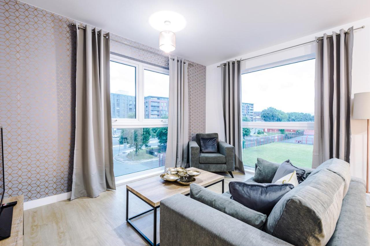 2 Bedroom Hosted By Mcr Dens