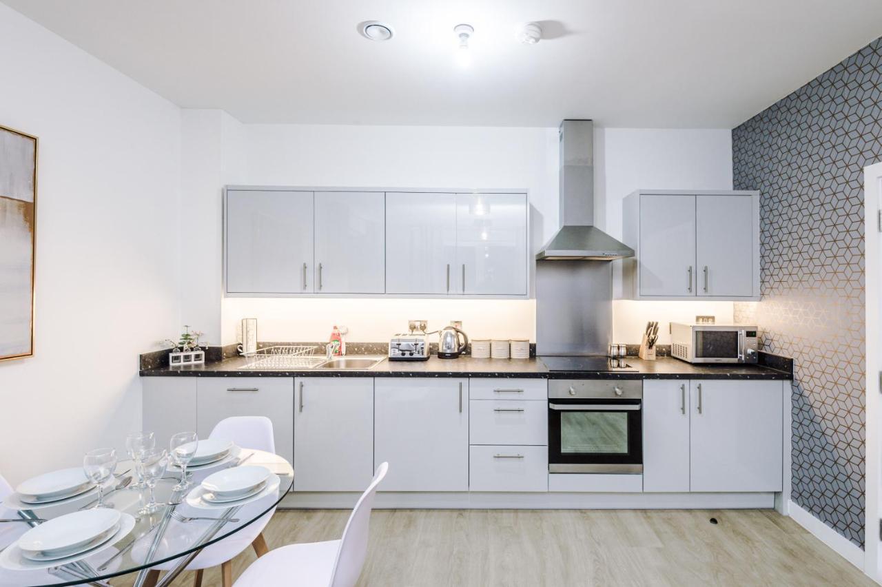 2 Bedroom Hosted By Mcr Dens Apartment *