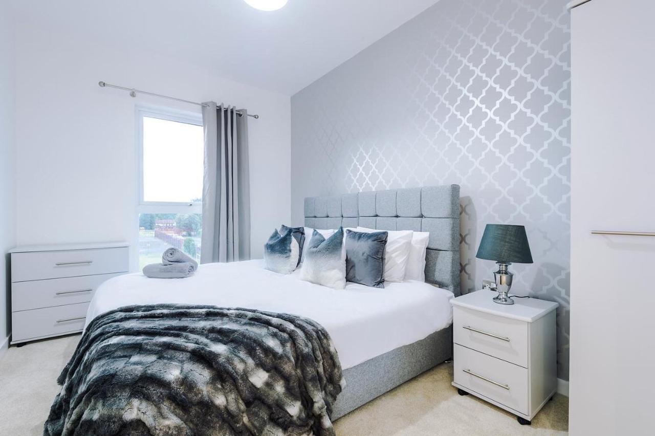 2 Bedroom Hosted By Mcr Dens Apartment Manchester