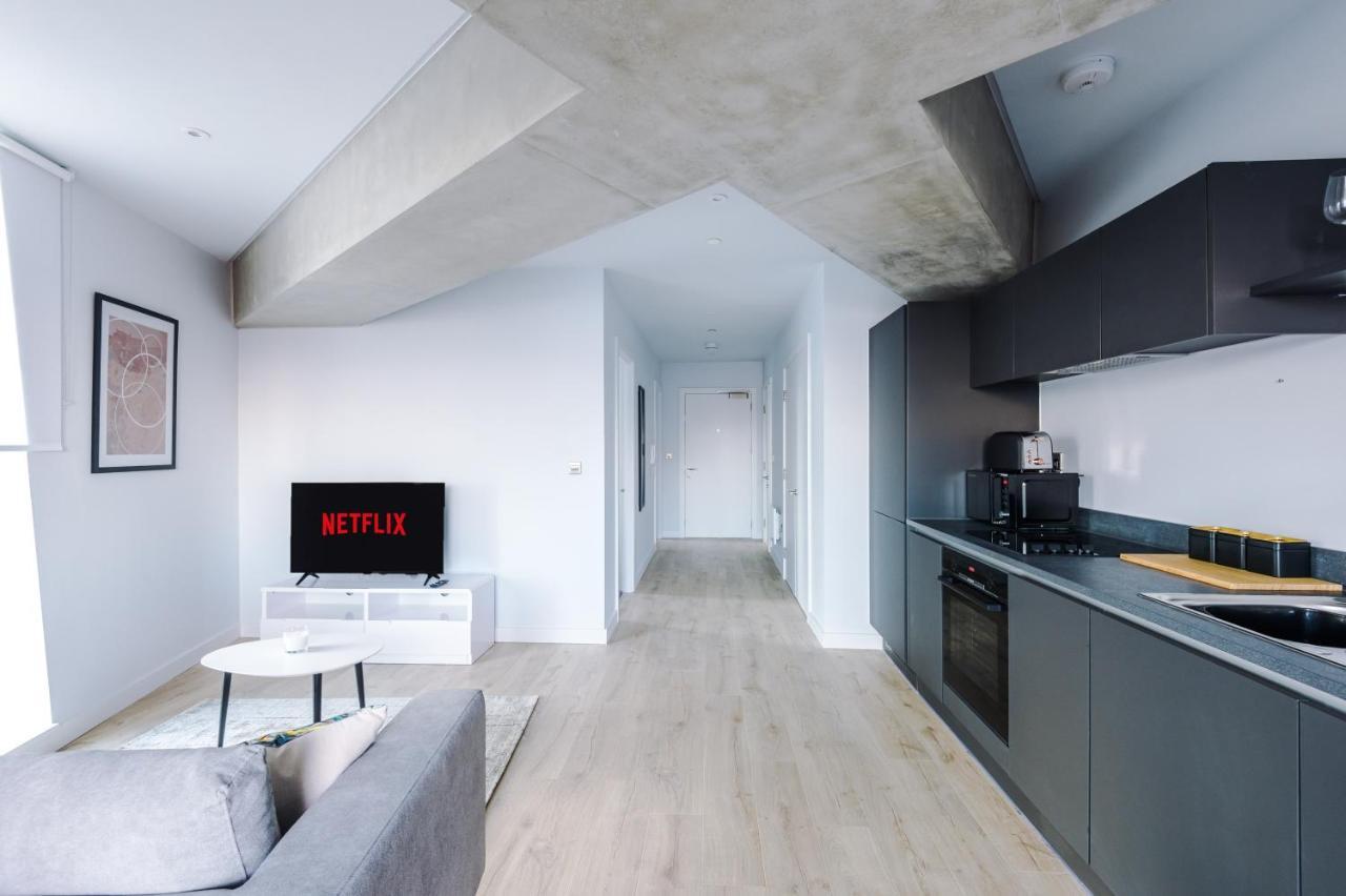 Hilltop Serviced - Deansgate Apartment *