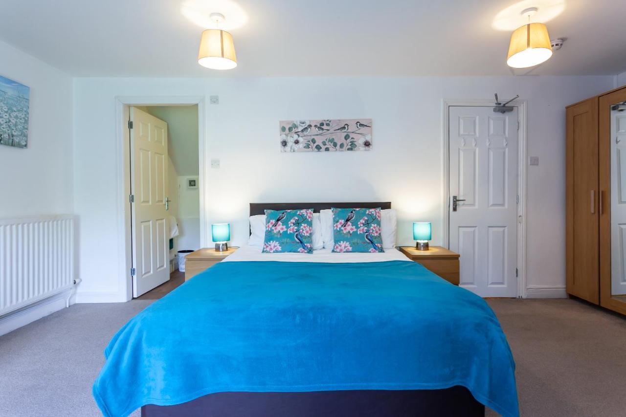 5 Bed House 15 Min From Manchester! With Free Parking! Holiday home *