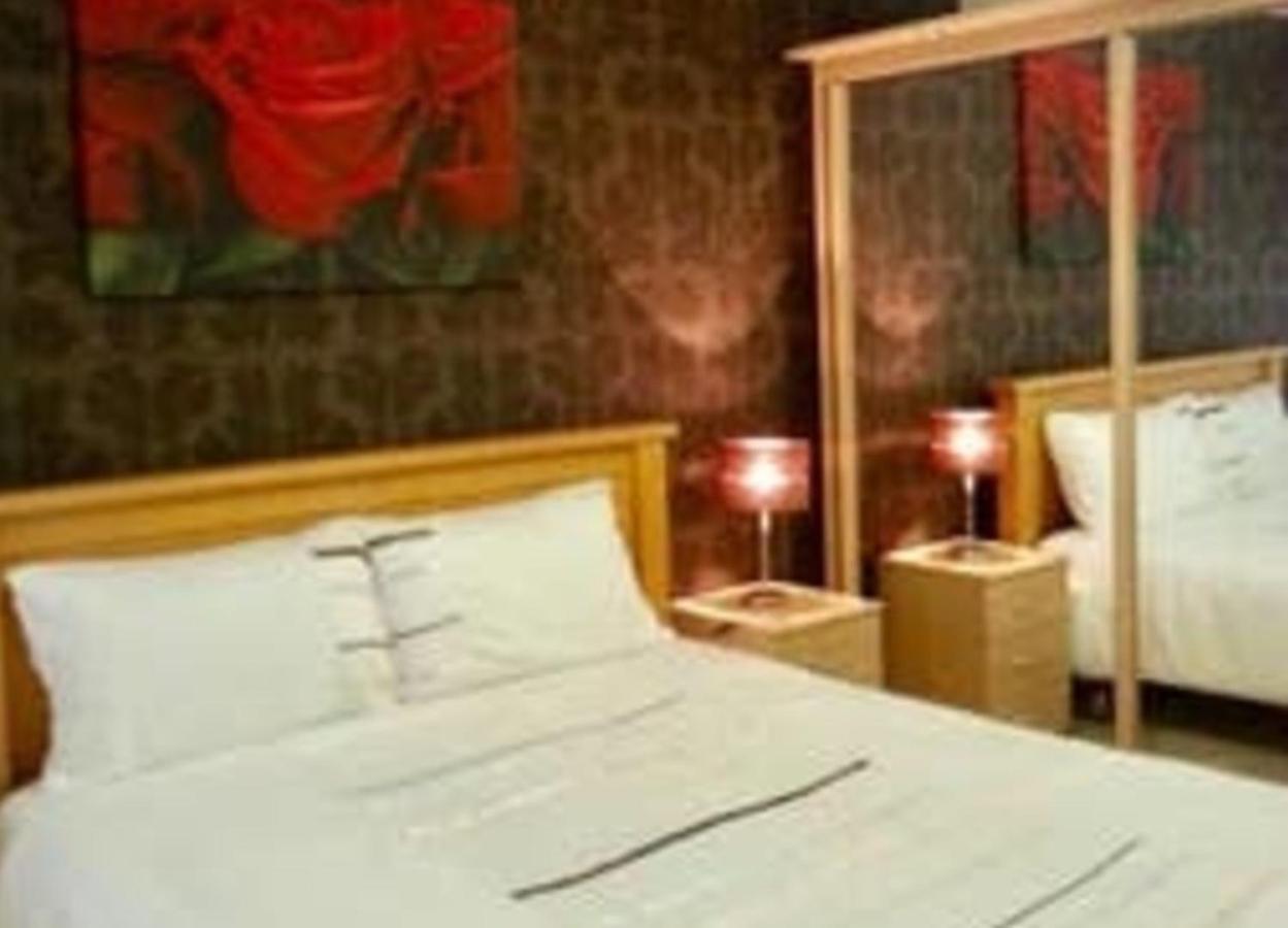 Holiday home Lovely 3 Bed House Nr Etihad Stadium & Centre