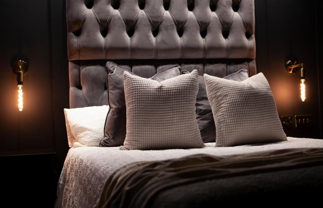 Onyx By Copper & Blossom