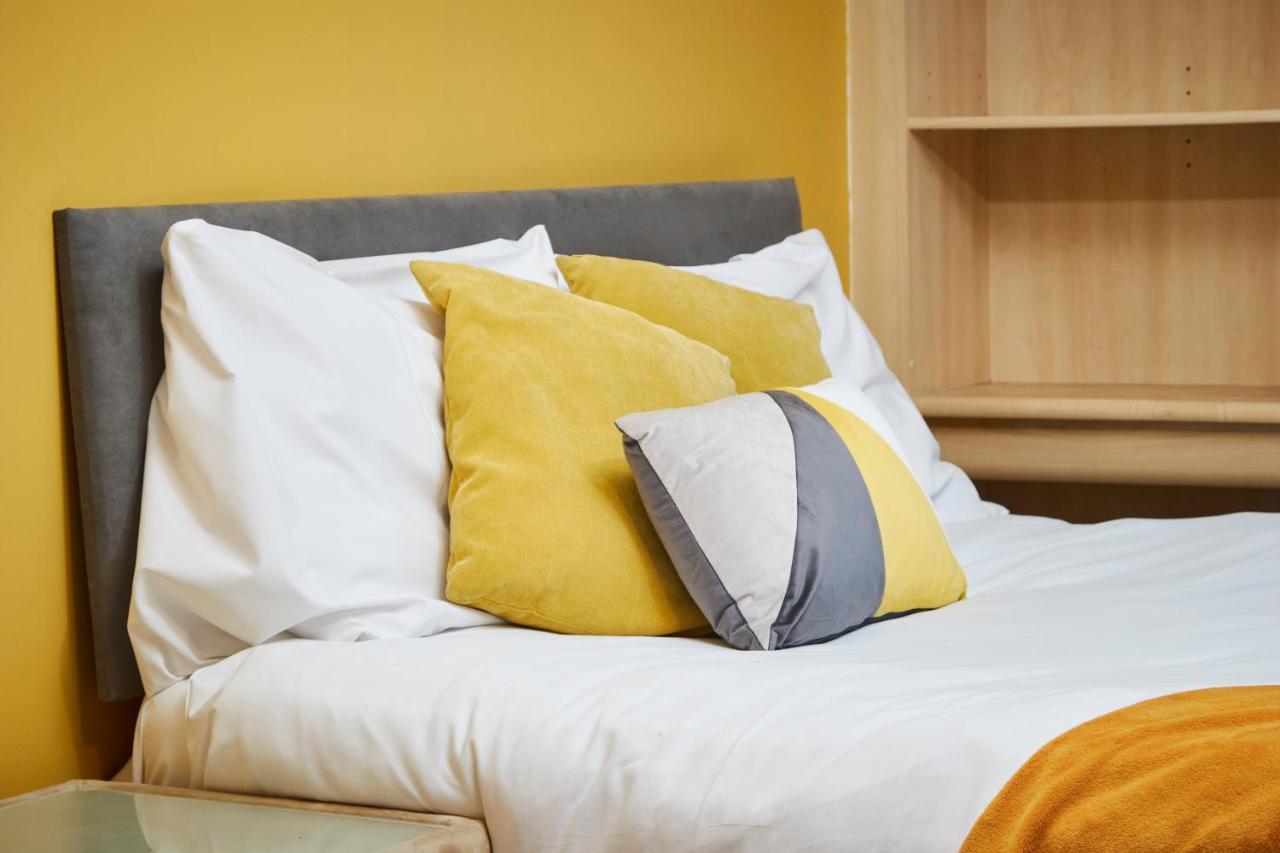 Apartment Stylish Gem - Sleeps 10!