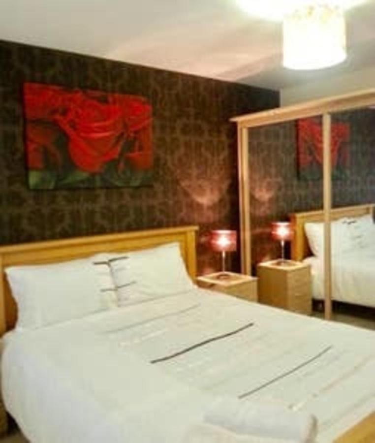 Lovely 3 Bed House Nr Etihad Stadium & Centre Holiday home Manchester